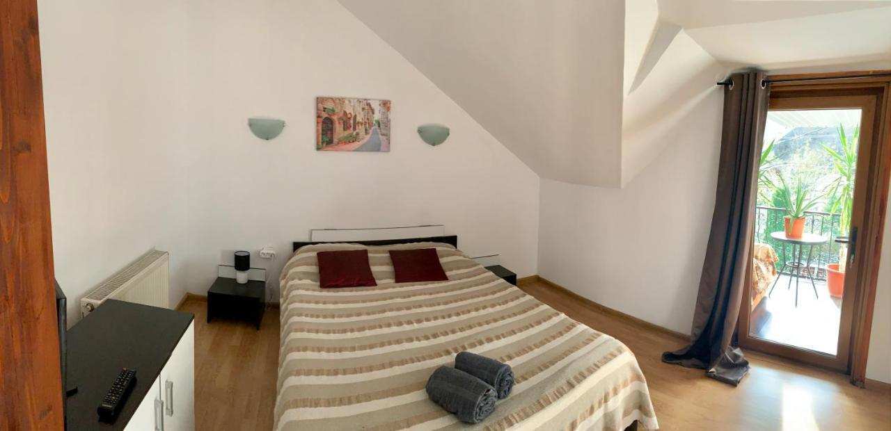 Casa Cu Muri Tîrgu Ocna Exterior foto